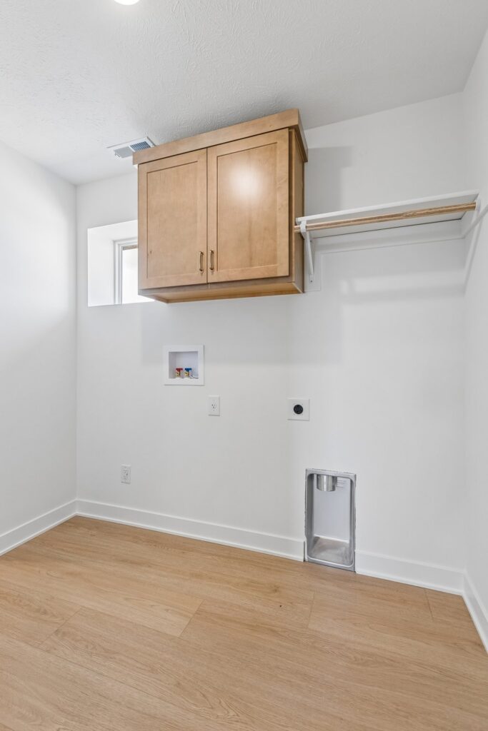 28-web-or-mls-21433 Y St_028