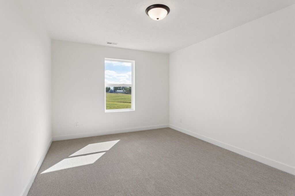 29-web-or-mls-10001 - 6327 N 207th St_029