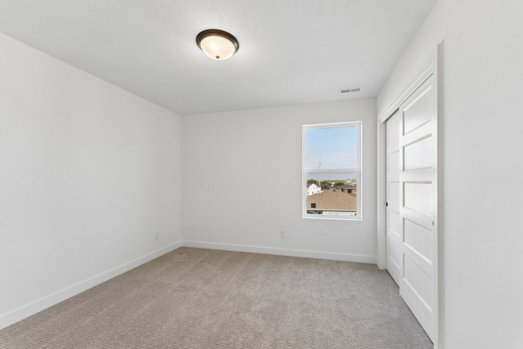 29-web-or-mls-12202 S 111th St_29
