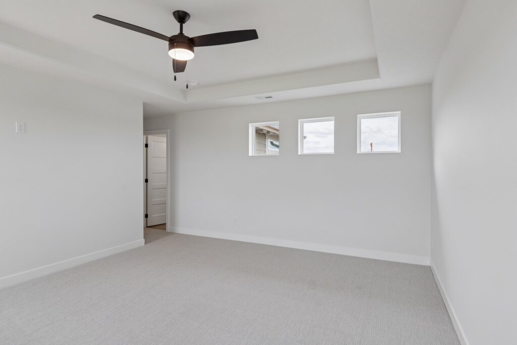29-web-or-mls-6125 S 215th St_029