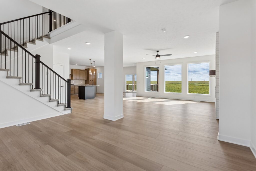 3-web-or-mls-10001 - 6327 N 207th St_003