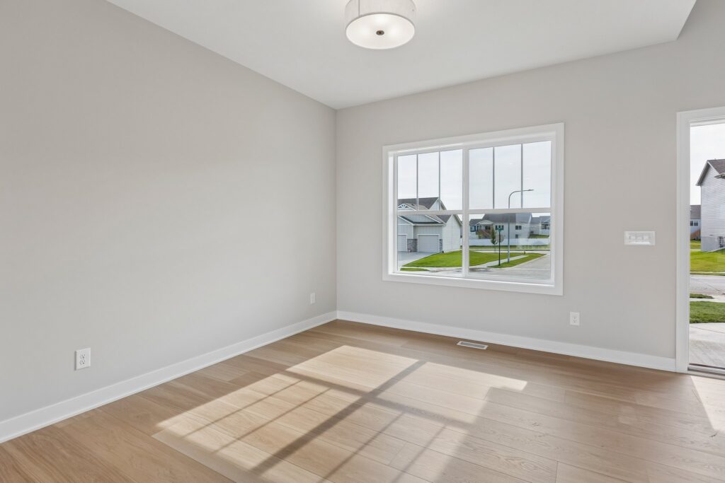 3-web-or-mls-12104 S 109th St_003