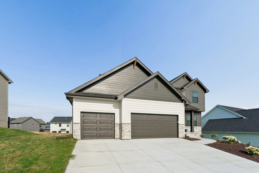 3-web-or-mls-12202 S 111th St_03
