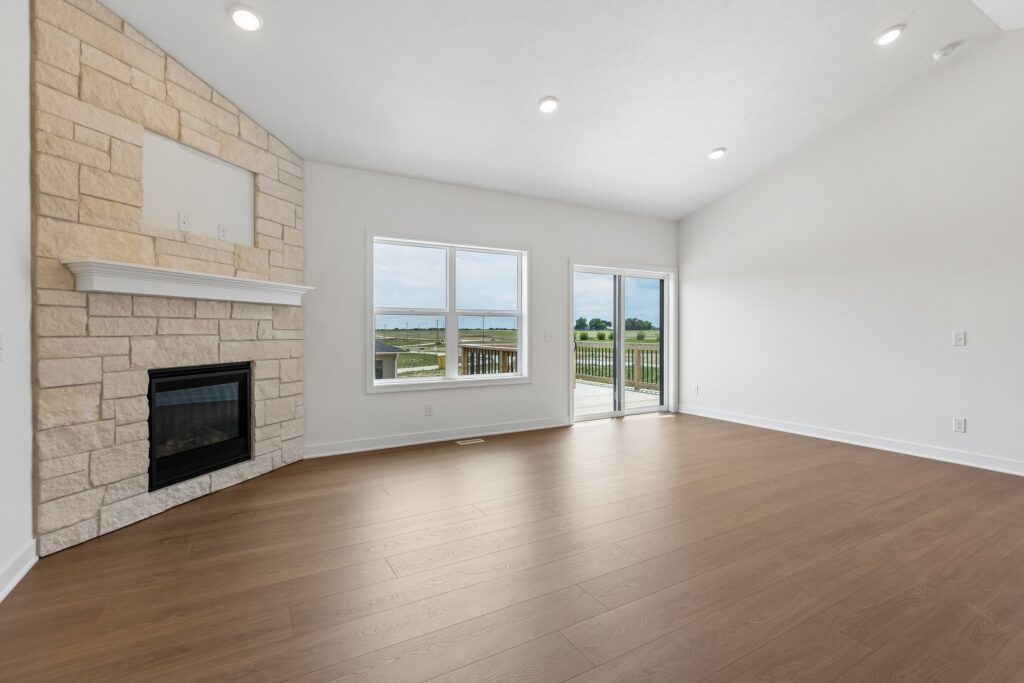 3-web-or-mls-21439 Y St_003