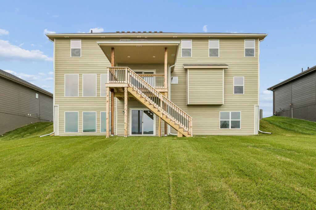 3-web-or-mls-6125 S 215th Cir_003