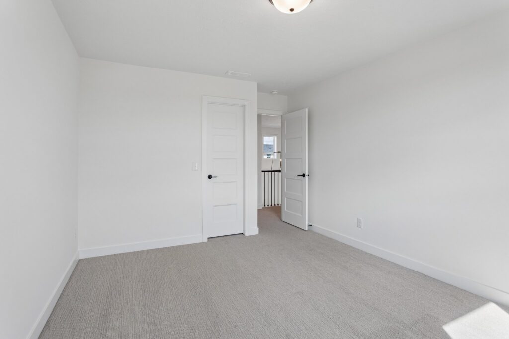 30-web-or-mls-10001 - 6327 N 207th St_030