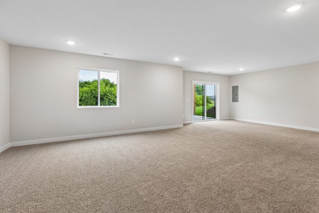 30-web-or-mls-11302 Portage Dr_030