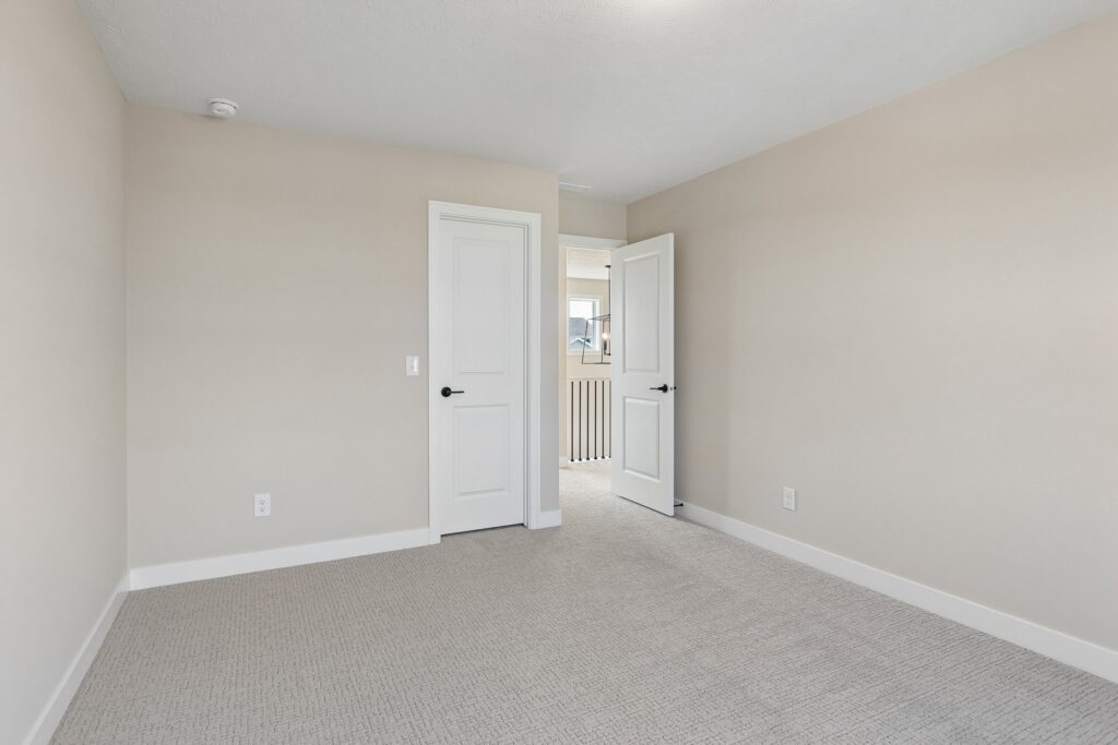 30-web-or-mls-12104 S 109th St_030