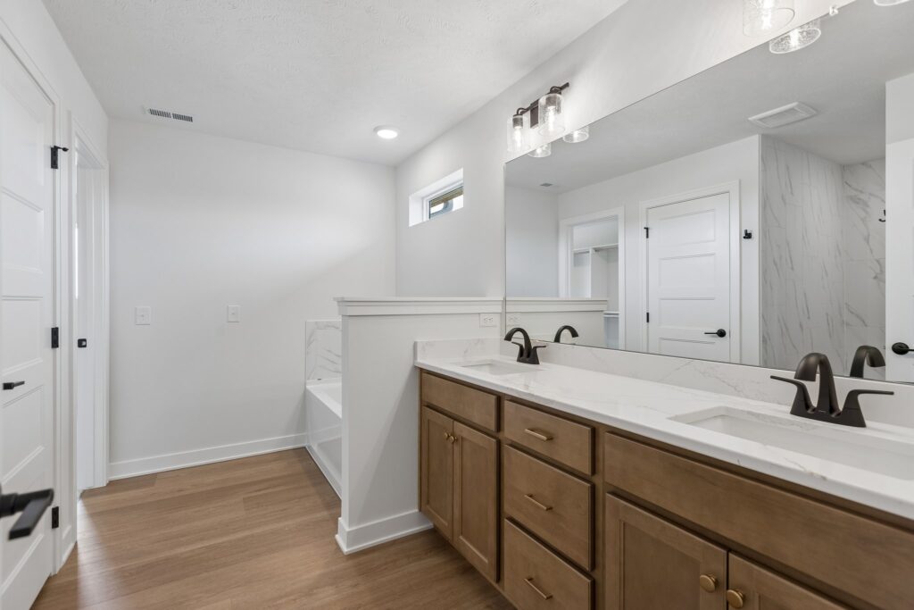 30-web-or-mls-6125 S 215th St_030