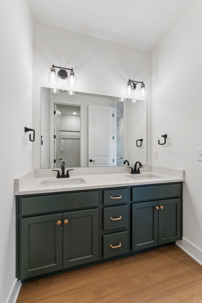 30-web-or-mls-6207 N 209th St_030