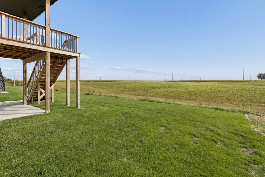 31-web-or-mls-10001 - 6327 N 207th St_031