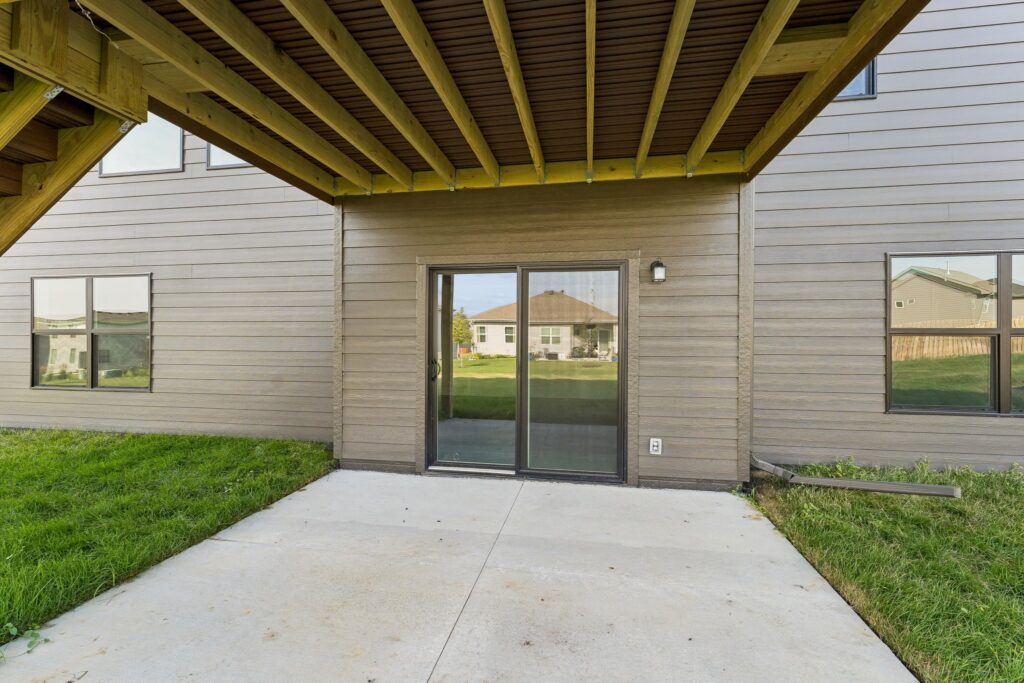 31-web-or-mls-12202 S 111th St_31