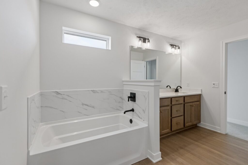 31-web-or-mls-6125 S 215th St_031