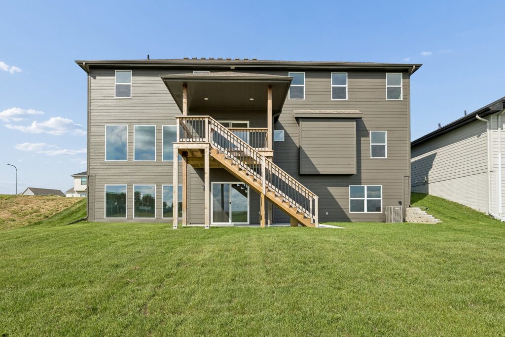 32-web-or-mls-10001 - 6327 N 207th St_032