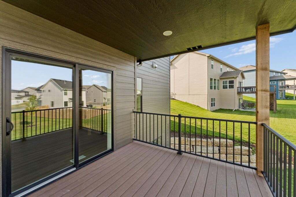 32-web-or-mls-12202 S 111th St_32
