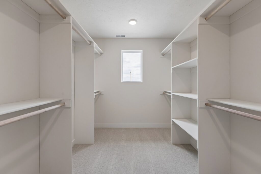 32-web-or-mls-6125 S 215th St_032