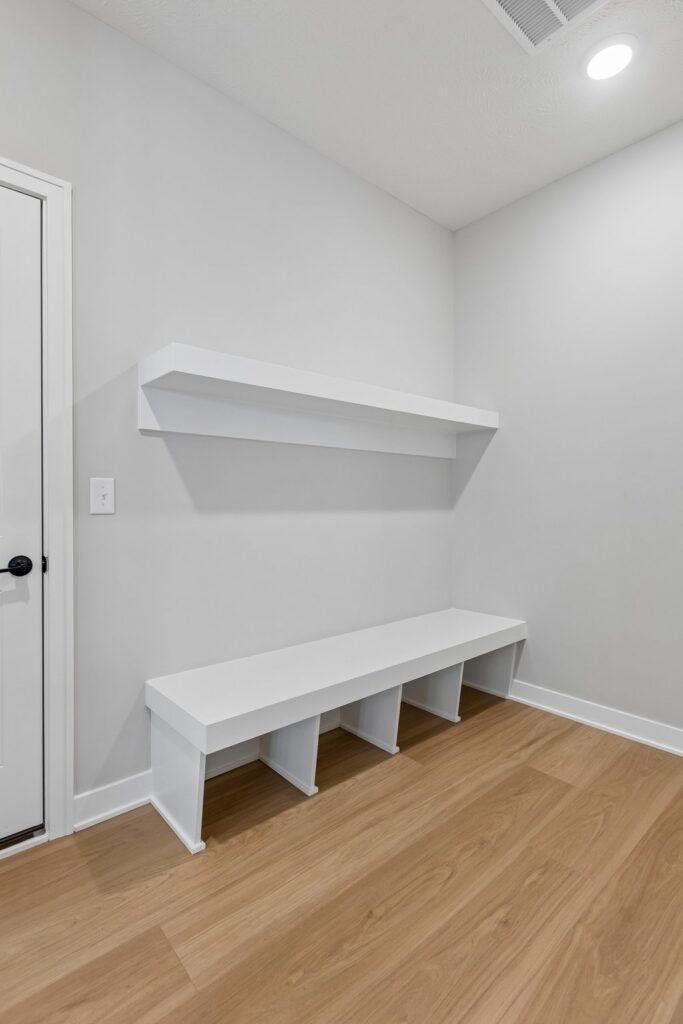 33-web-or-mls-12104 S 109th St_033