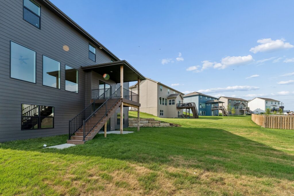 33-web-or-mls-12202 S 111th St_33