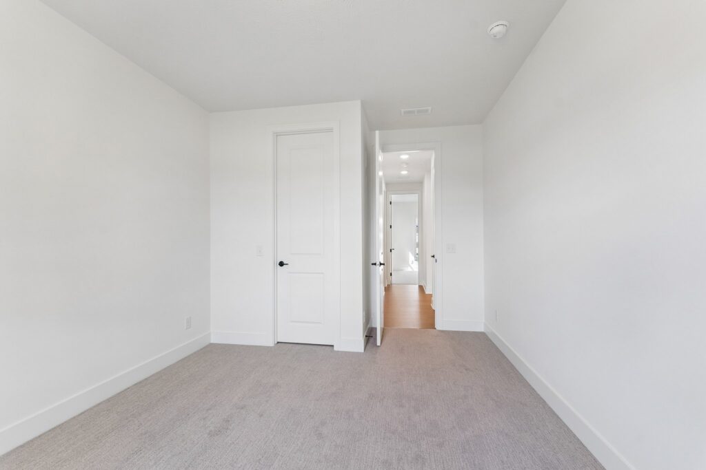 33-web-or-mls-6207 N 209th St_033