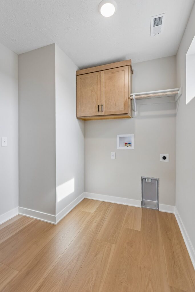 34-web-or-mls-12104 S 109th St_034