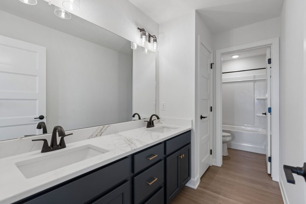 34-web-or-mls-6125 S 215th St_034