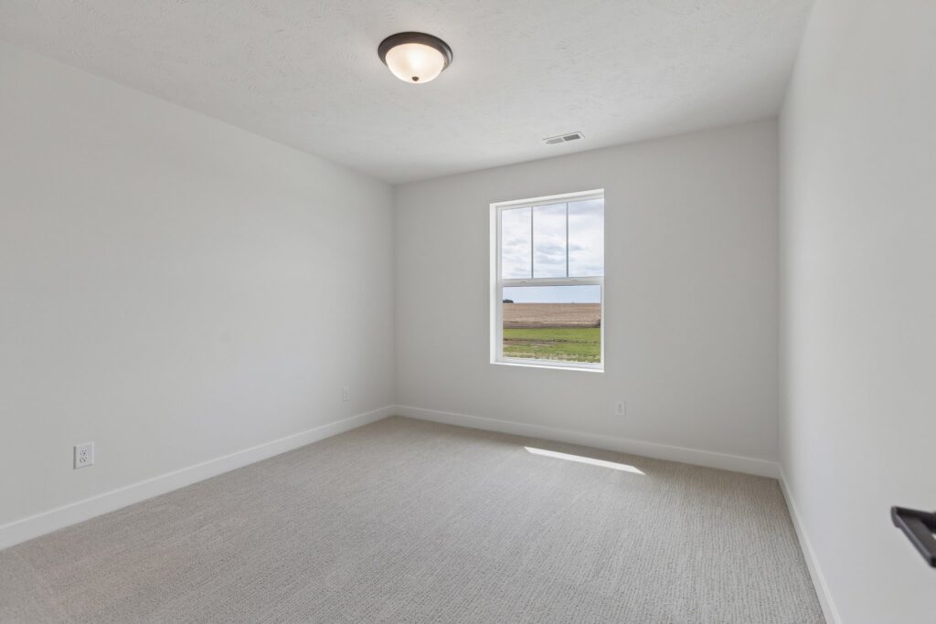 35-web-or-mls-6125 S 215th St_035