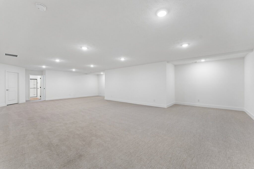35-web-or-mls-6207 N 209th St_035