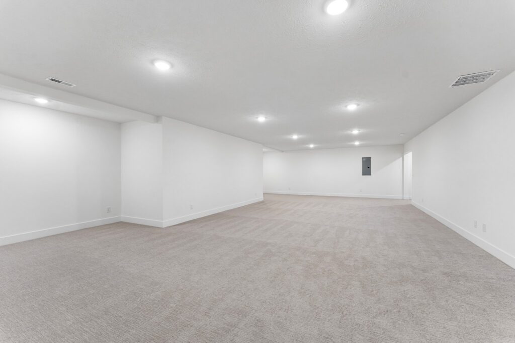 36-web-or-mls-6207 N 209th St_036