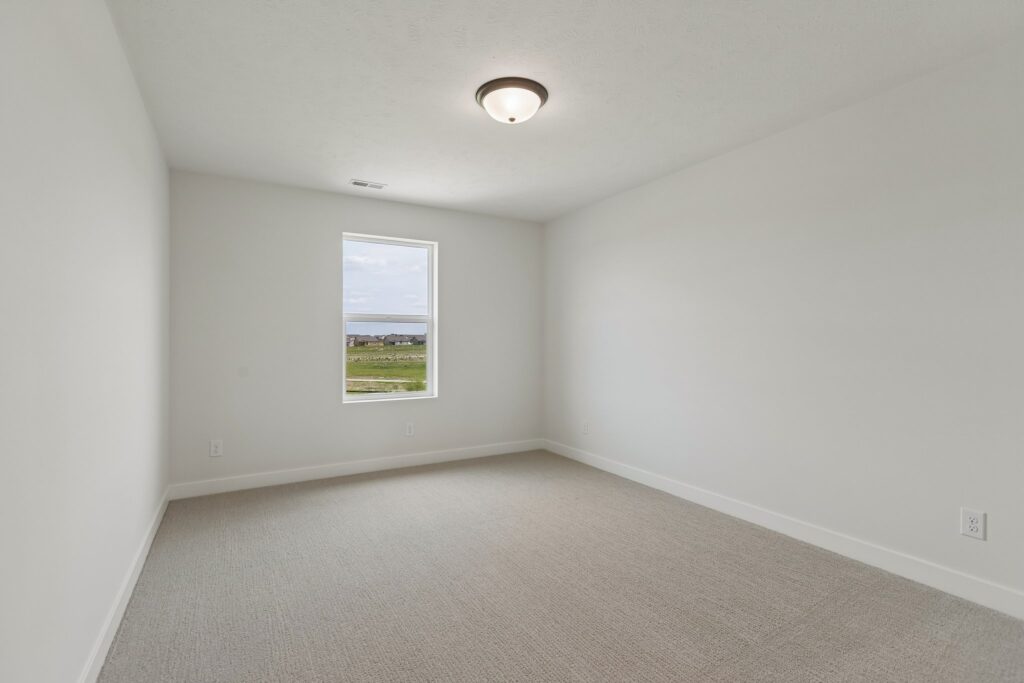 37-web-or-mls-6125 S 215th St_037