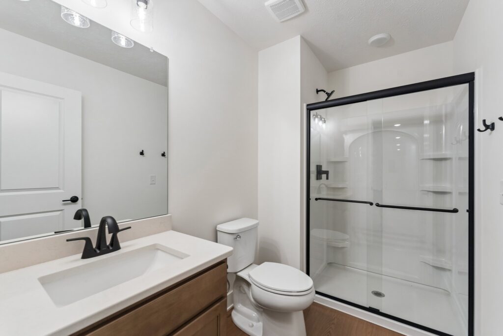 37-web-or-mls-6207 N 209th St_037