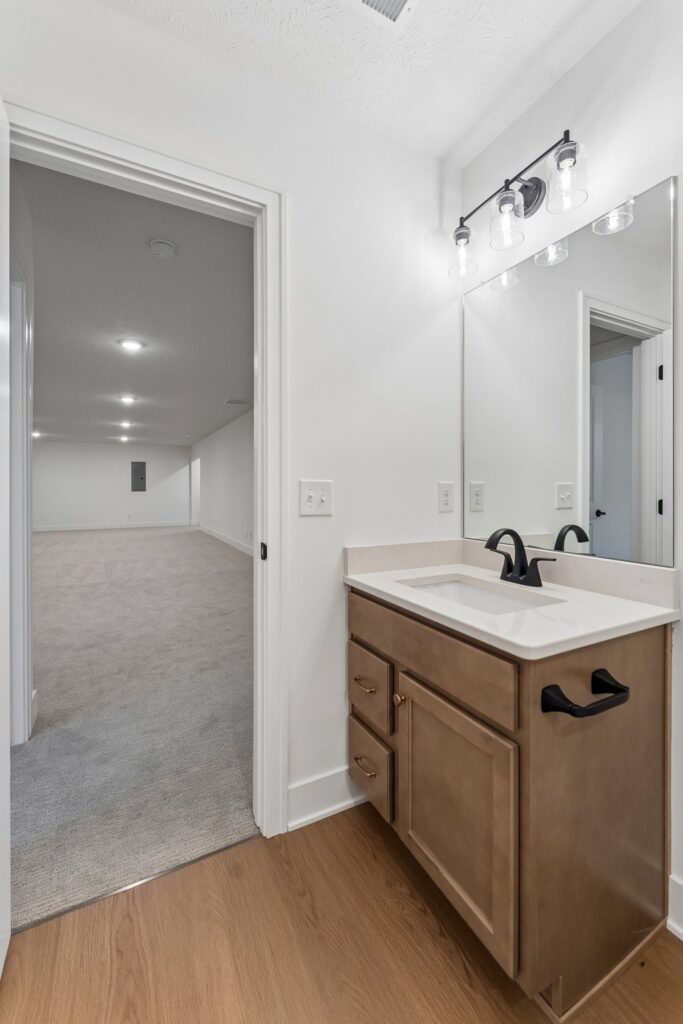 38-web-or-mls-6207 N 209th St_038