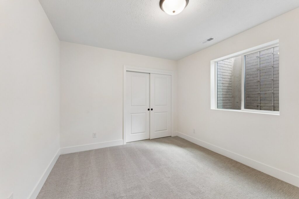39-web-or-mls-6207 N 209th St_039