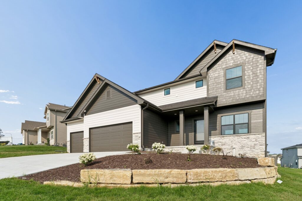 4-web-or-mls-12202 S 111th St_04