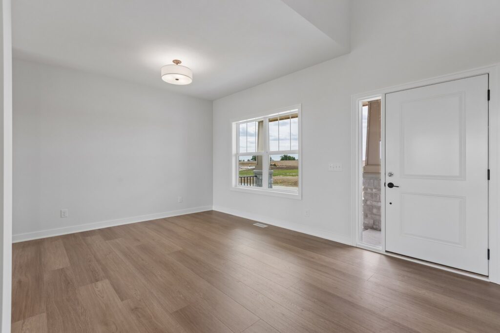 4-web-or-mls-6125 S 215th St_004