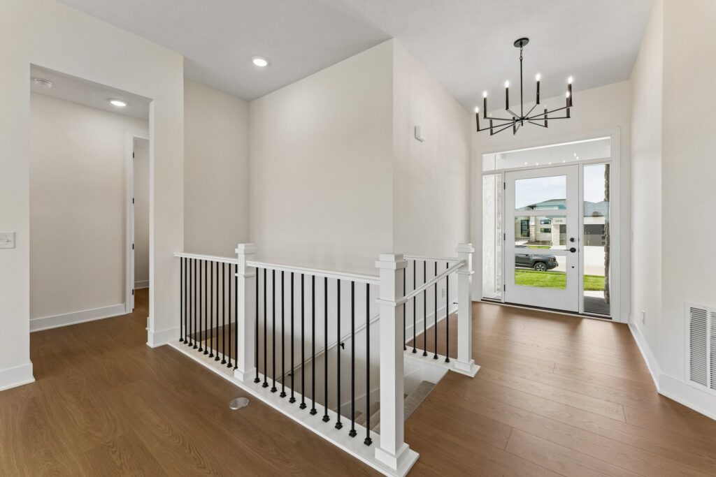 4-web-or-mls-6207 N 209th St_004