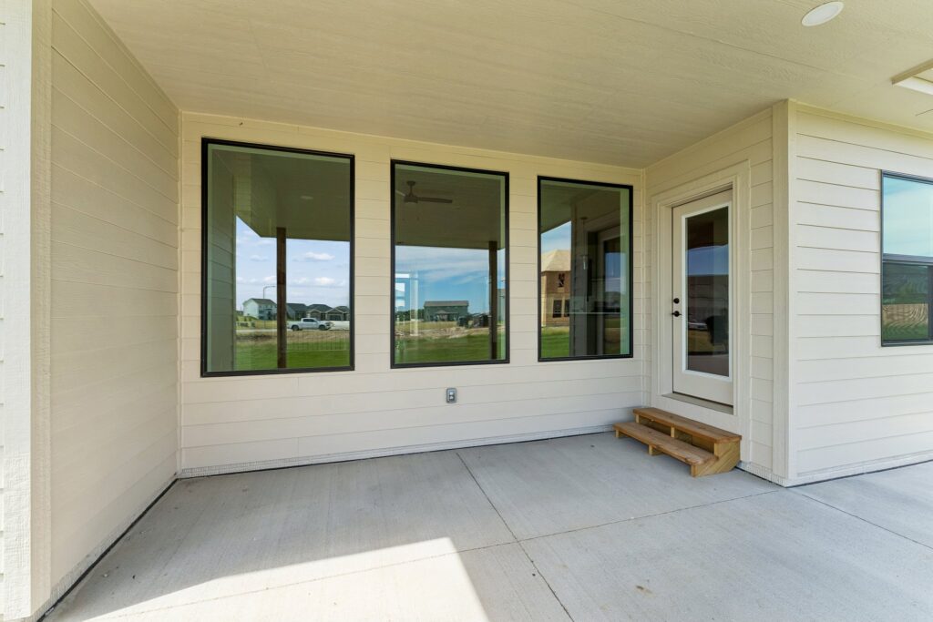 41-web-or-mls-6207 N 209th St_041