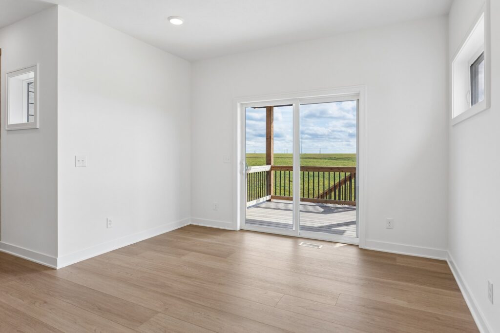 5-web-or-mls-10001 - 6327 N 207th St_005