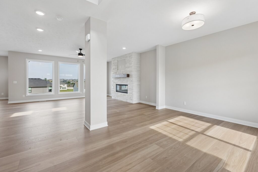 5-web-or-mls-12104 S 109th St_005