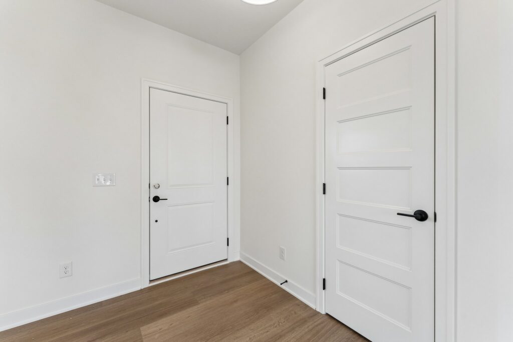 5-web-or-mls-12202 S 111th St_05
