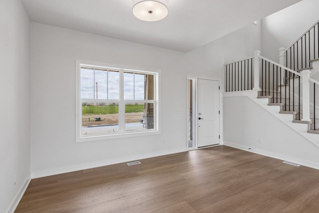 5-web-or-mls-6125 S 215th St_005