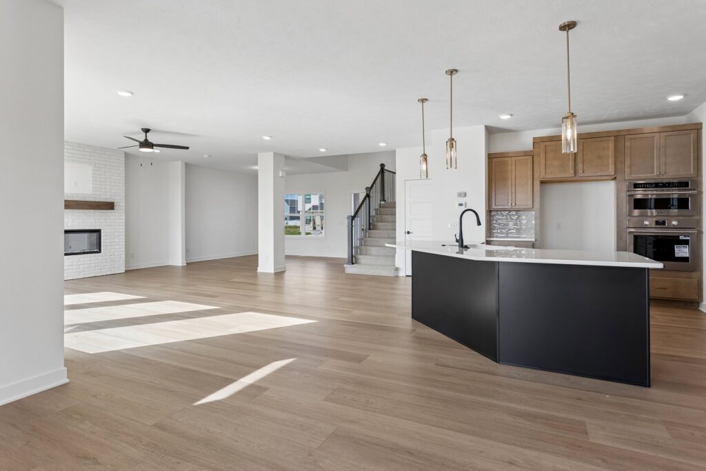 6-web-or-mls-10001 - 6327 N 207th St_006