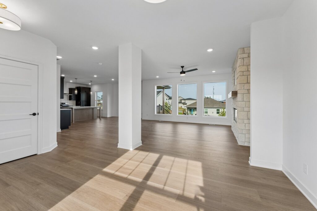 6-web-or-mls-12202 S 111th St_06
