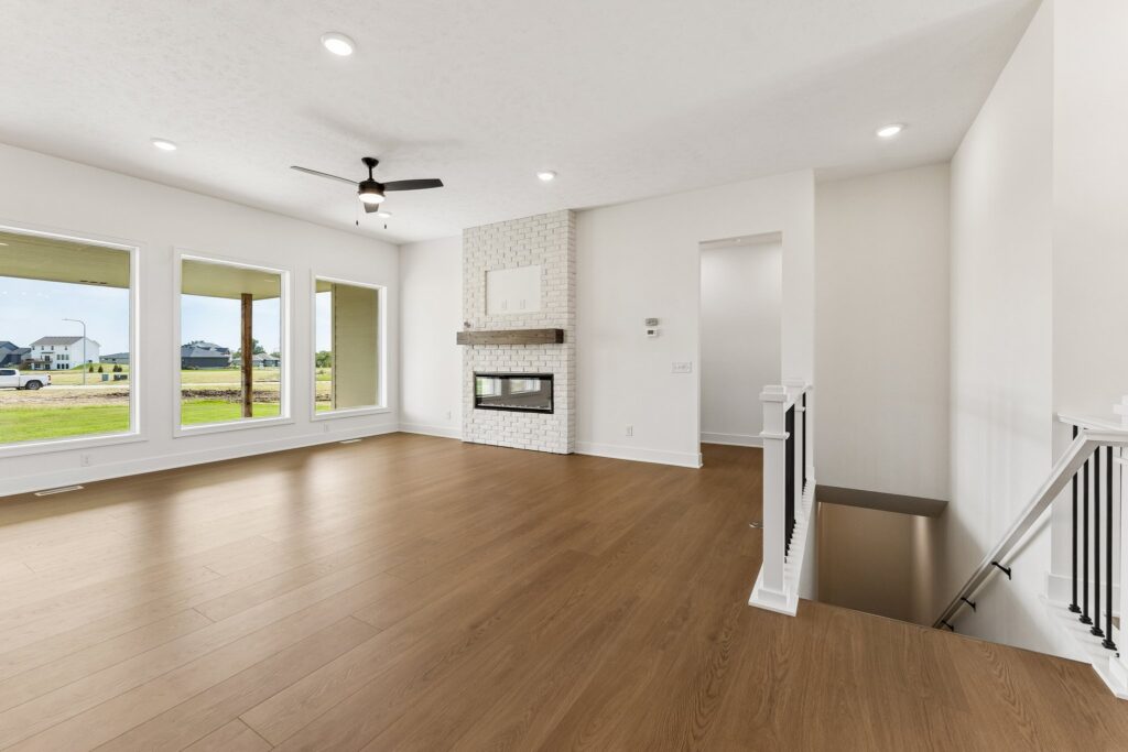 6-web-or-mls-6207 N 209th St_006