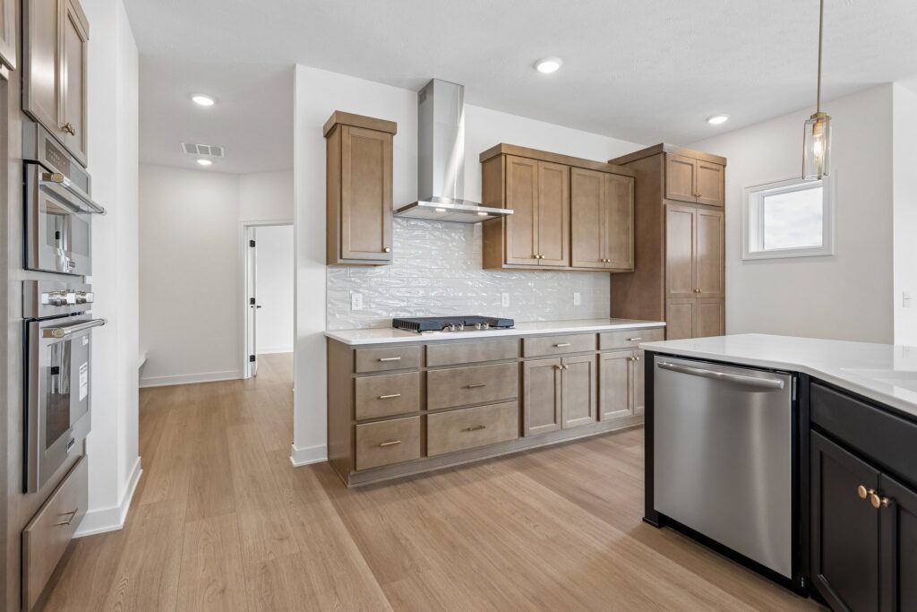7-web-or-mls-10001 - 6327 N 207th St_007