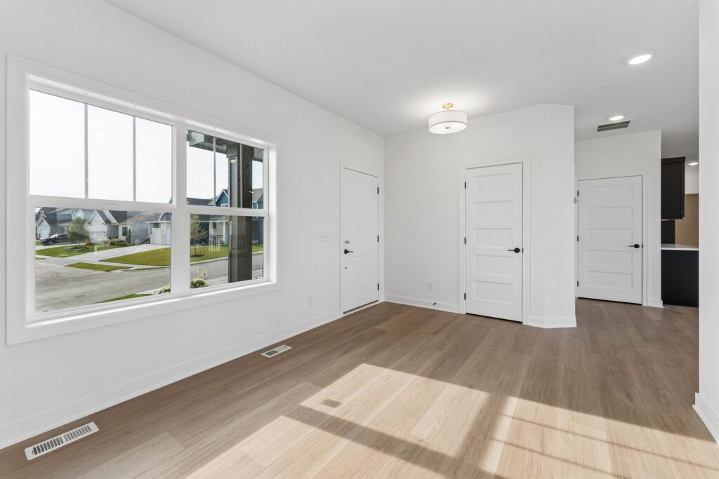 7-web-or-mls-12202 S 111th St_07