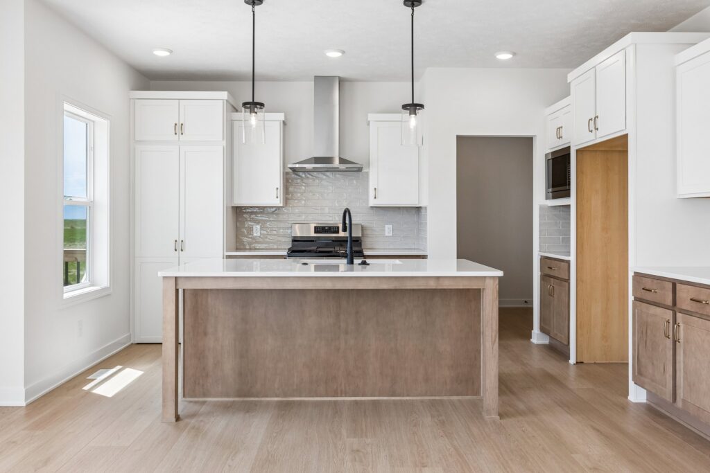 7-web-or-mls-21433 Y St_007