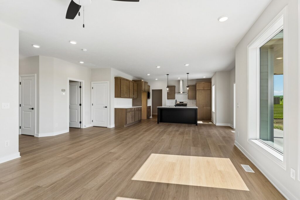 7-web-or-mls-9156 - 12406 S 89th Ave_007