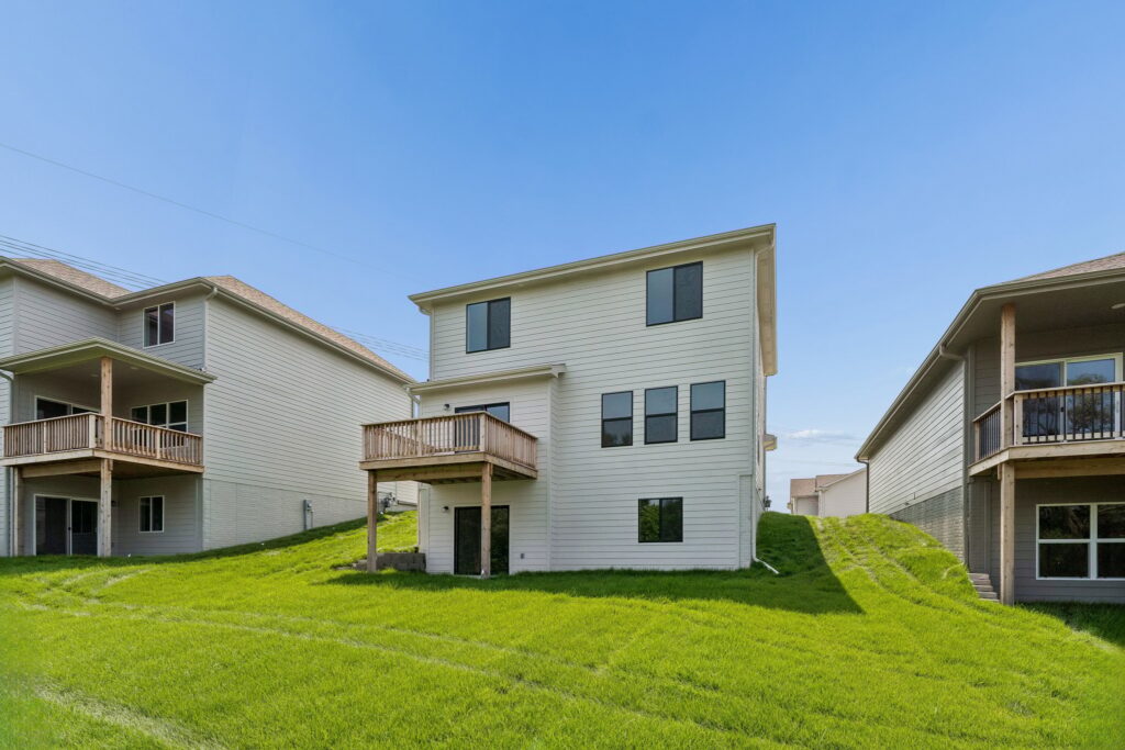 8-web-or-mls-11302 Portage Dr_008