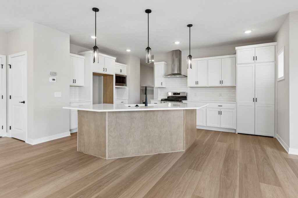 8-web-or-mls-12104 S 109th St_008