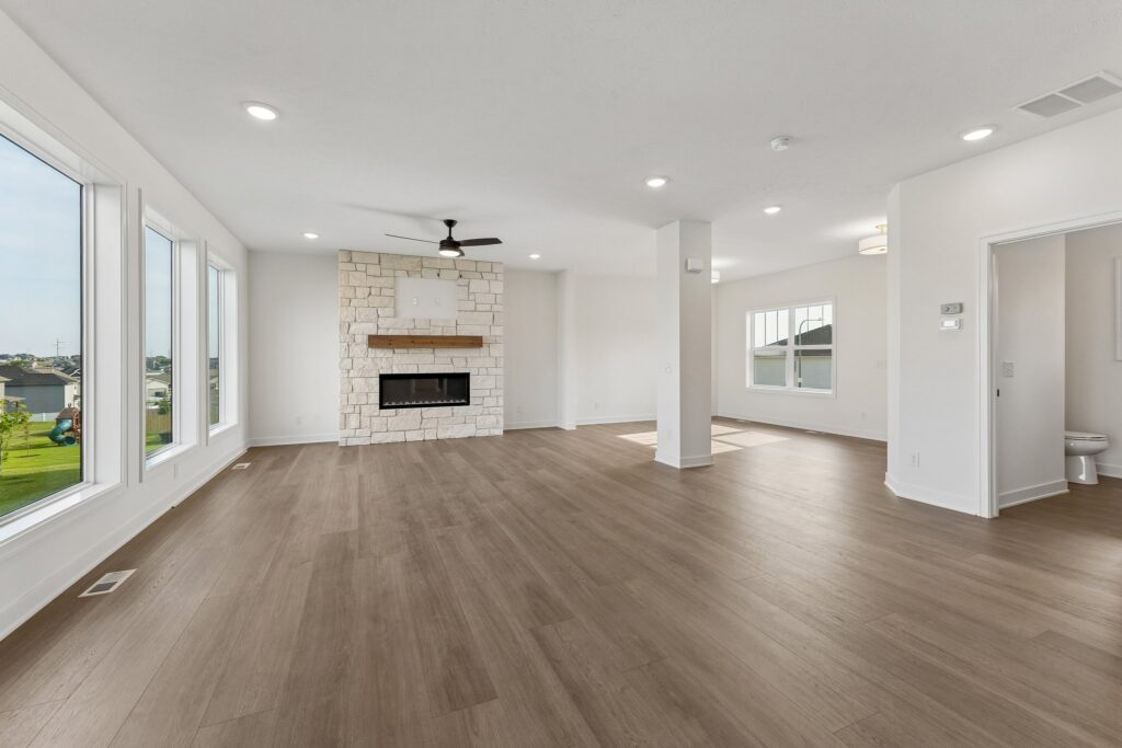 8-web-or-mls-12202 S 111th St_08